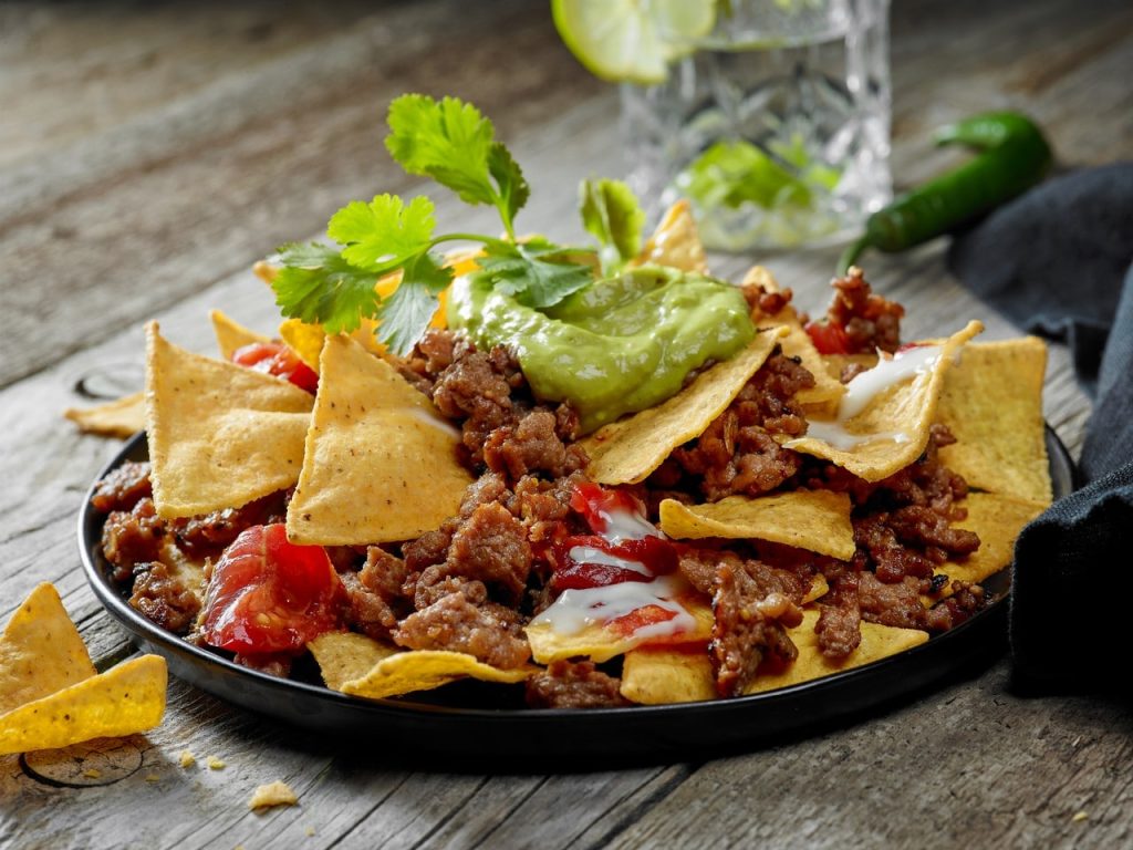 Nachos Con Guacamole Y Queso En Pasos