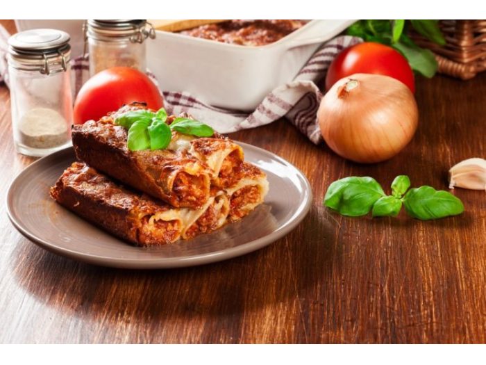 Deliciosos canelones con carrillada de ternera y bechamel.