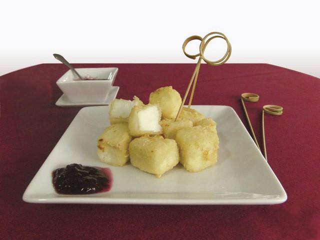 dados de queso fresco en tempura