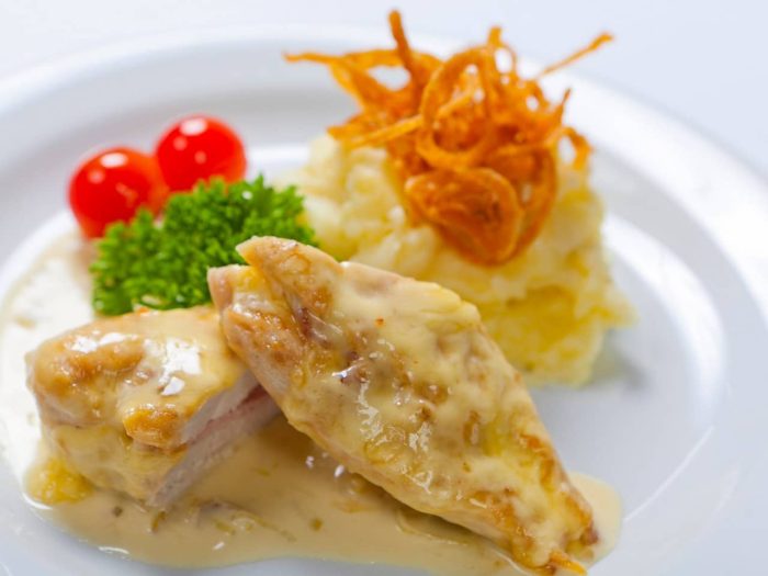 Pechuga de pollo rellena de queso y jamón