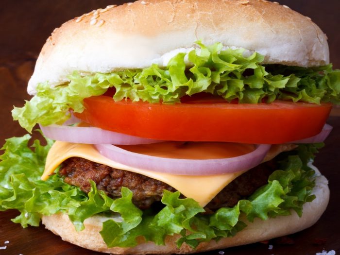 Hamburguesas de angus con salsa chipotle