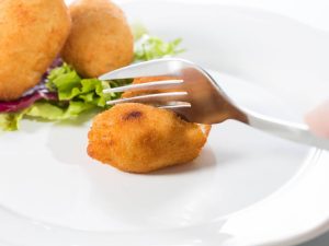 croquetón de jamón y codillo