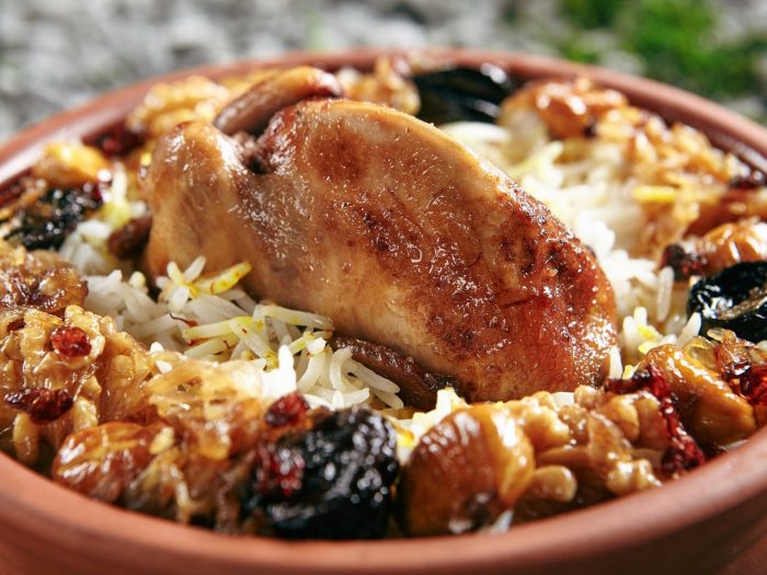 Codorniz asada con arroz y frutos secos