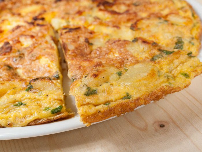 Tortilla de queso curado y puerros
