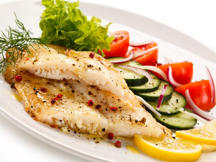 Filete de bacalao asado con verduras