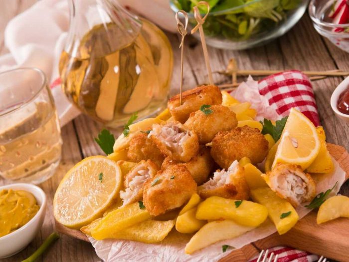 Bocaditos de merluza con patatas fritas | El entremés que necesitas