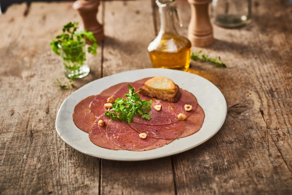 Carpaccio ahumado en contrastes - Picture of VÔVEM Nueva Andalucia -  Tripadvisor