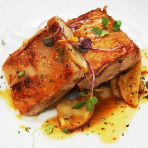 Placa cochinillo confitado