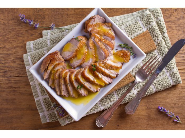 Pato asado con salsa de naranja