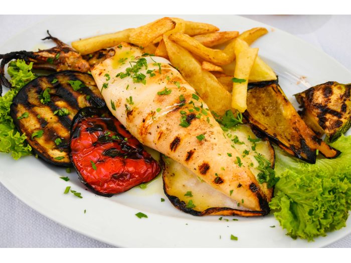 Calamares a la plancha con verduras asadas