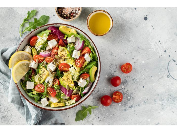 Ensalada fresca con semillas tostadas