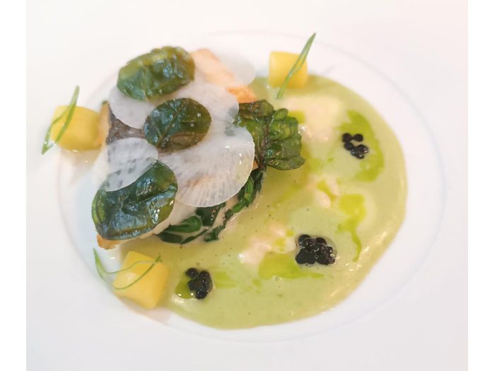 Bacalao en su salsa verde, nabo y espinacas