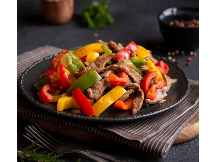 Salteado de ternera con pimientos tricolor
