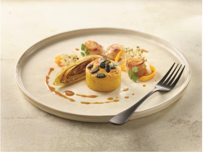 Vieira con muselina de calabaza y crujiente de Grana Padano