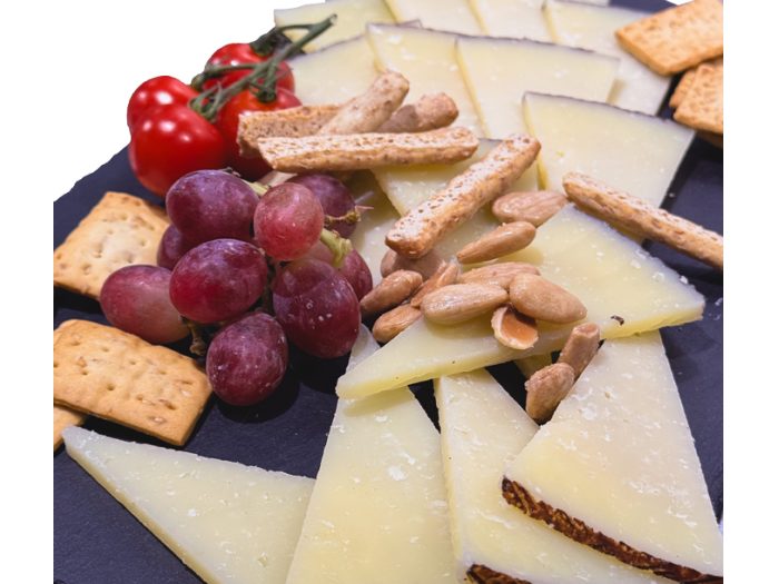Tabla de queso de oveja cuña porcionada